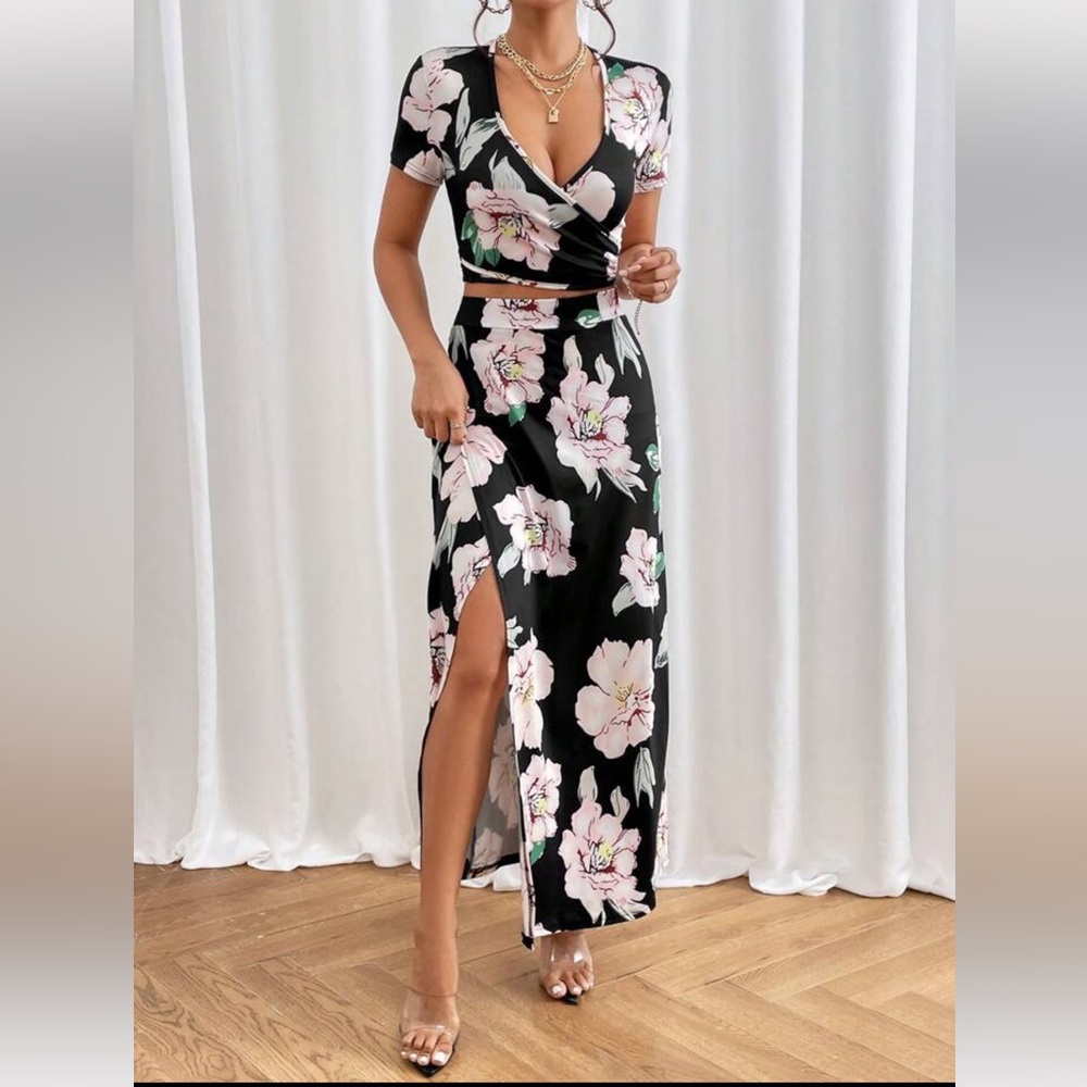 2 Piece Set Crop Top with Tie & Side Slit Skirt / Floral Beach Womens Small